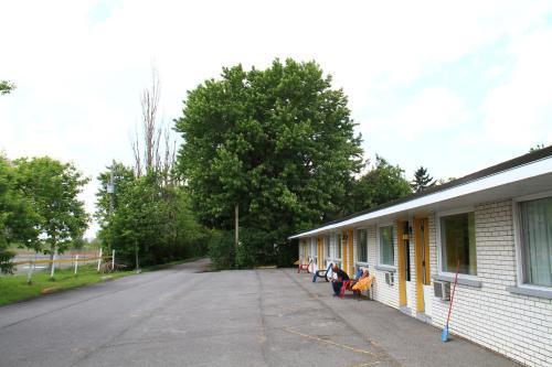 Champlain Motel